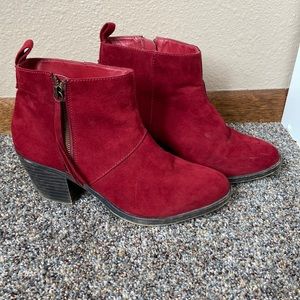 Forever 21 burgundy short heeled bootie zip up